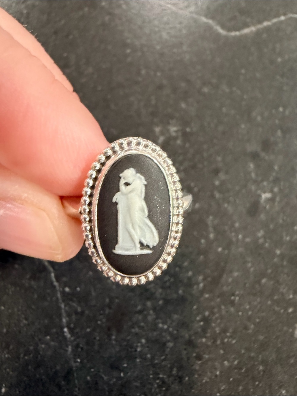 Beautiful vintage Wedgewood Black Cameo Oval Sterling Ring with White Relief